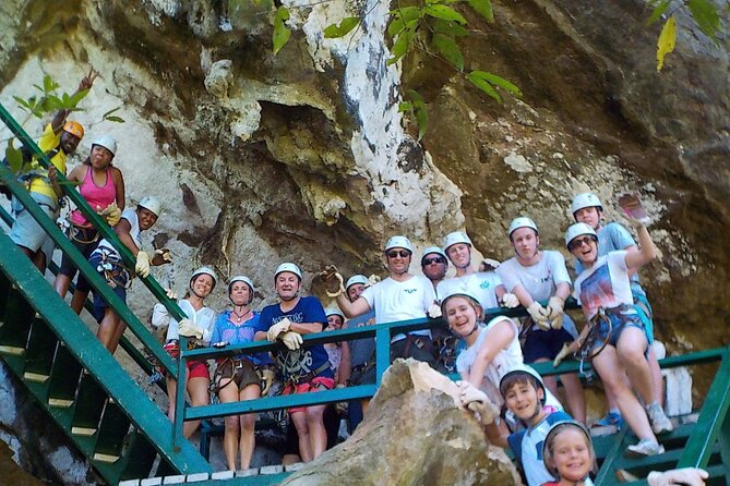 16 Lines Zipline, Cave and Mud Spa Combo Tour with Lunch in Fiji - Lunch at the course keeps the schedule practical