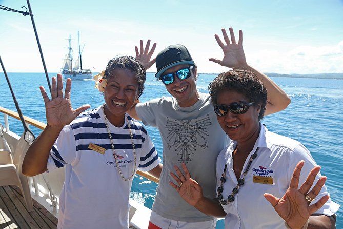 Capt Cook Cruises Super Saver Combo: Day Sail + Dinner Cruise - How the food and entertainment compare