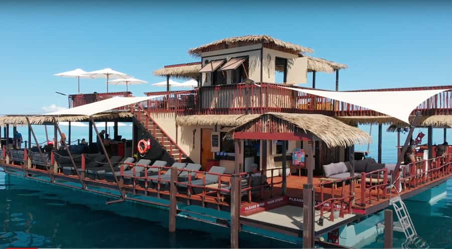 Denarau: Seventh Heaven Floating Bar Day Trip - Is $77 good value?