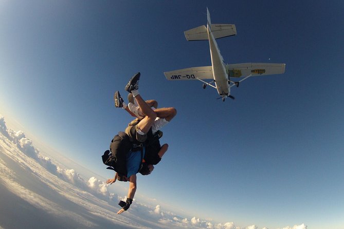 Extreme 12000ft Tandem Jump (45 seconds free fall) - What the 12,000-foot jump feels like in Fiji