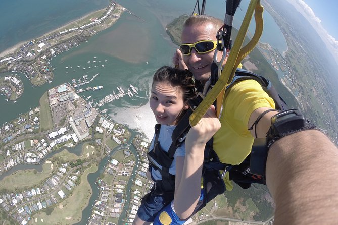 Extreme 12000ft Tandem Jump (45 seconds free fall) - Why an early morning booking may help