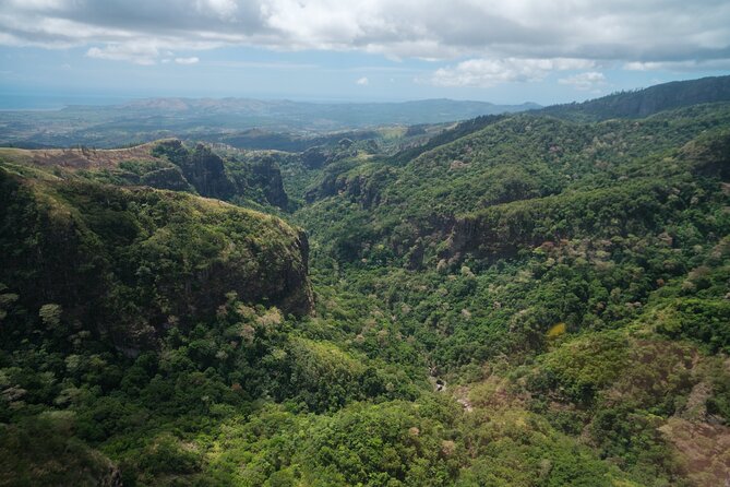 Fiji Private Helicopter Tour Sleeping Giant and Koroyanitu Heritage Park - Into the Mt. Evans Range and the Sleeping Giant