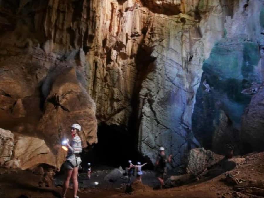 Fiji: Zipline Adventure and Cave Exploration - Lunch brings the group back together