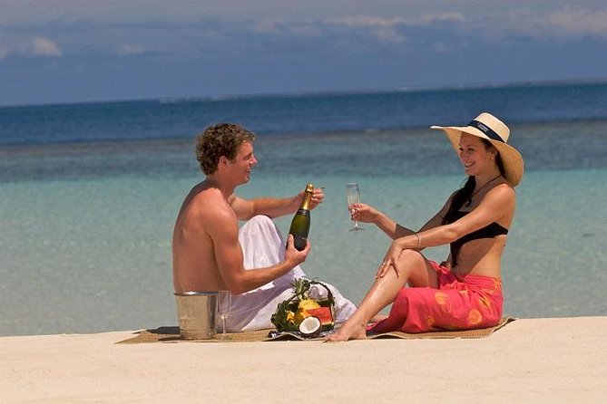 Full Day Castaway Island with Lunch - Lunch at the beachside restaurant