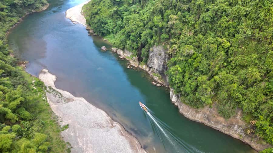 Jewel Of Fiji: Boat, Raft & Waterfall Culture Tour w/Lunch - The long boat ride through Fiji’s interior