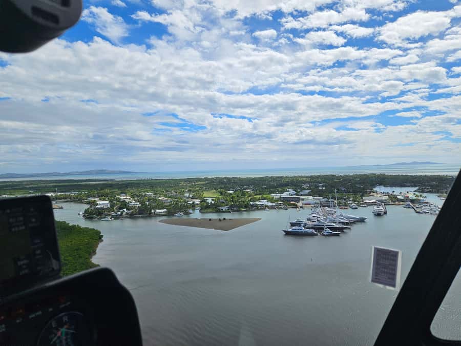 Nadi: 25 minutes Mamanuca Island Tour - The first view: reefs, beaches, and the lower Mamanucas