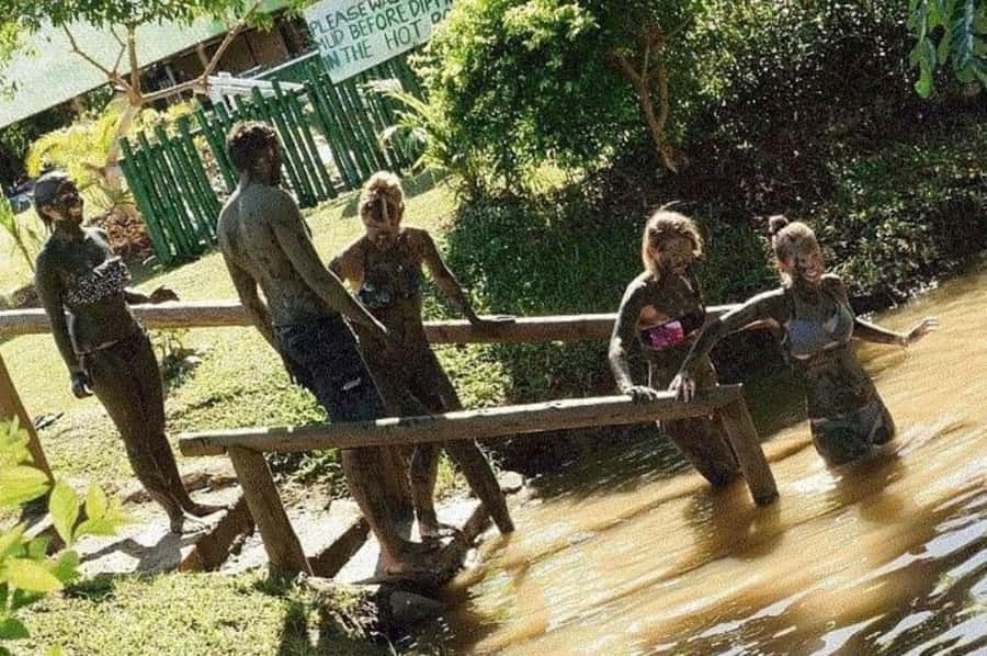 Nadi: Private Tour with Temple, Garden, Markets & Mud Pools - Nadi Produce and Handicraft Markets: see everyday commerce