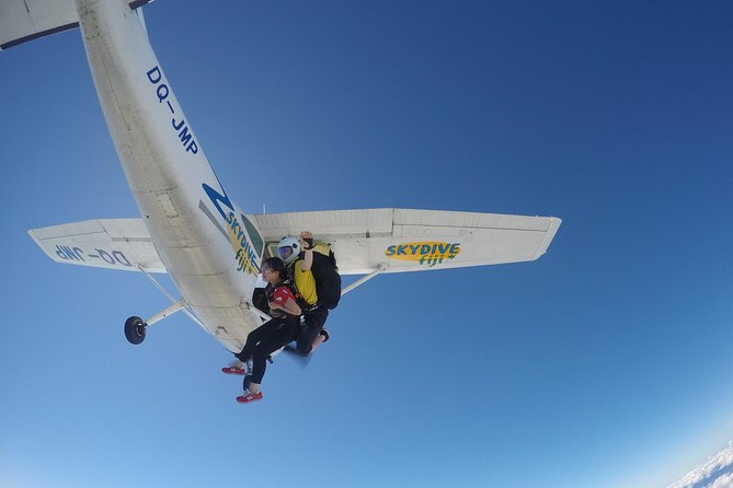 Skydive Fiji Legend 13000ft Tandem Jump (60 seconds free fall) - The briefing comes before the thrill