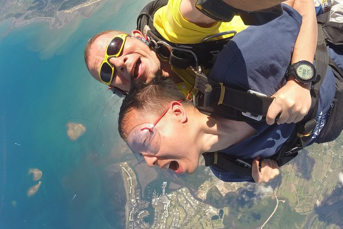 Skydive Fiji Radical 10000ft Tandem Jump (30 seconds free fall) - The aircraft ride and the moment at the door