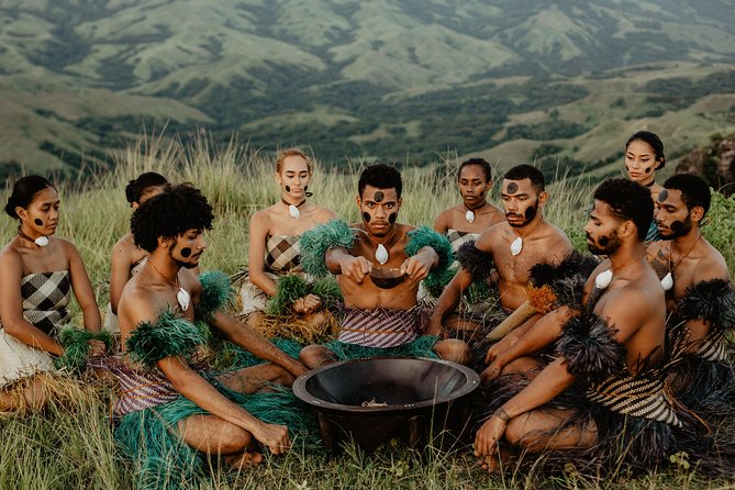 VOU Fiji Shows: Fiji Untold, From Fiji With Love & More! Dinner! - Lighting and choreography do much of the storytelling