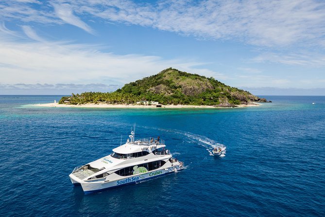 Yasawa Islands Explorer Cruise with Lunch - The catamaran ride through the Mamanucas and Yasawas
